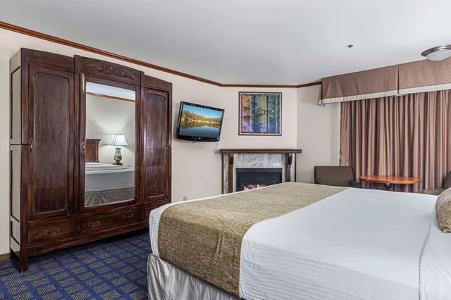 غرفة قياسية بسرير كينج، Chateau Big Bear Boutique Hotel, BW Signature Collection 3/5