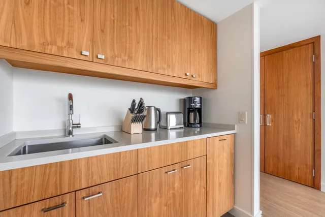 1 Bedroom, Suite, 2 Bathrooms, Embarc Vancouver 10/10