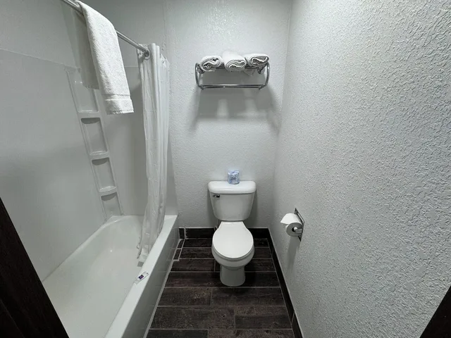 Deluxe, King Bed, Motel6 Fond Du Lac, WI 7/7