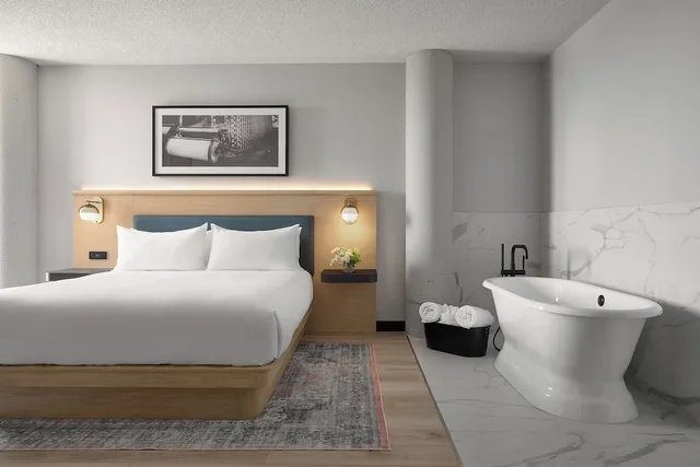 Executive, King Bed, Bay View، Hotel MOCO Valleyfield 3/3