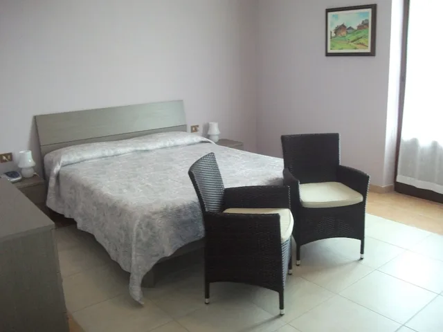 Room, Double and Twin Beds, Albergo Breglia 1/1