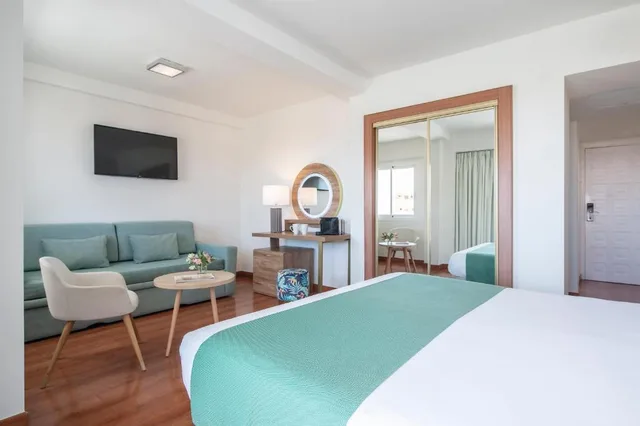 جناح جونيور بشرفة، Hotel Costa Malaga (Adults Recommended) by Pierre & Vacances 7/7