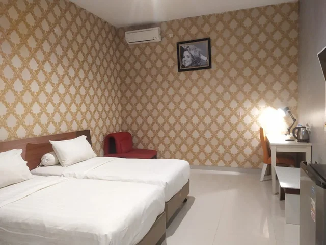 جناح جونيور، Fortune Front One Hotel Kendari 1/2