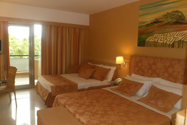 غرفة ديلوكس عائلية بسرير مزدوج مع أريكة، Acacia Resort 4/6