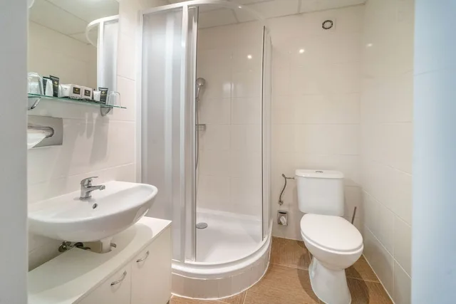 غرفة سوبيريور بسرير كوين، Metropolitan Old Town Hotel 6/6