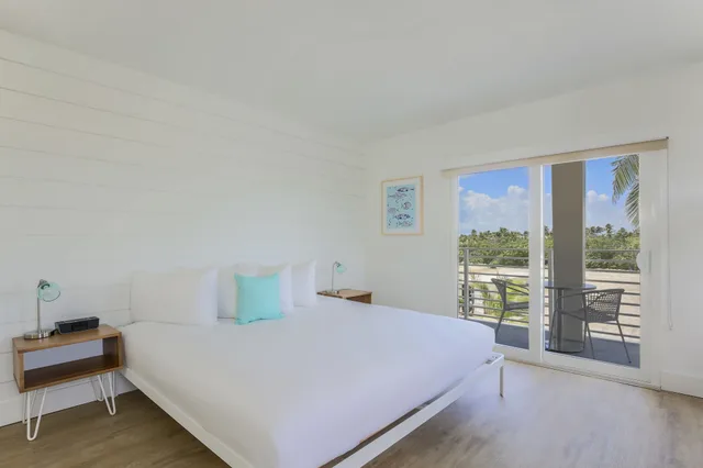 غرفة بسريرين مزدوجين بشرفة، Fisher Inn Resort & Marina 4/8