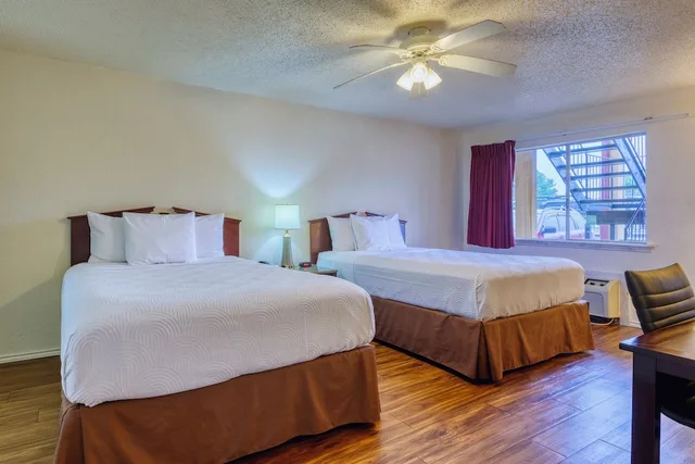 غرفة بسريرين كوين، Days Inn & Suites by Wyndham Marshall 3/4