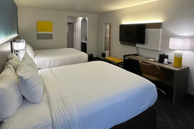 غرفة قياسية بسريرين كوين، Comfort Inn Dallas Park Central 2/10