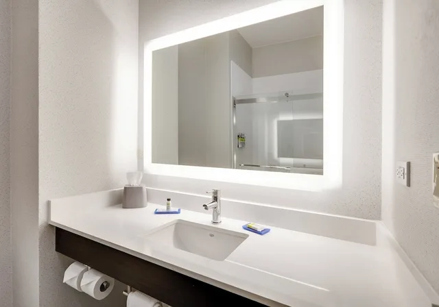 استوديو بسرير كينج، Holiday Inn Express Hotel Suites Cleburne 3/3