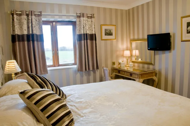 Business, Double Bed, Albright Hussey Manor 5/8