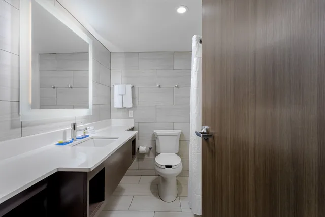 جناح بسرير كينج بشرفة، Holiday Inn Express Pensacola Beach 8/10