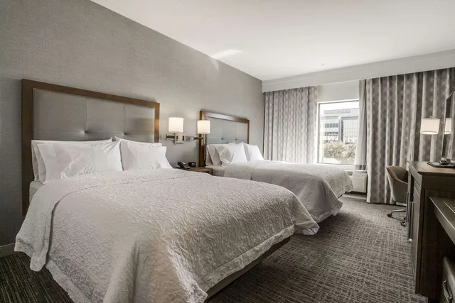 Room, 2 Queen Beds, Hampton Inn & Suites North Dallas Central Expy 2/4
