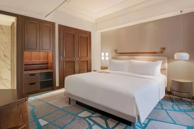 جناح جونيور بسرير كينج مع دخول صالة النادي، LE MERIDIEN JAKARTA 2/3