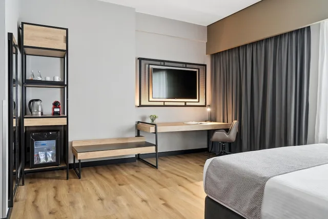Suite, King Bed, NH Collection Monterrey San Pedro 2/6