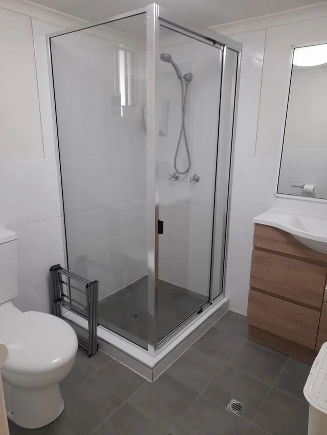 شقة بسرير كوين وسريرين منفصلين بإطلالة على المرسى بغرفتي نوم، Airlie Apartments 8/8
