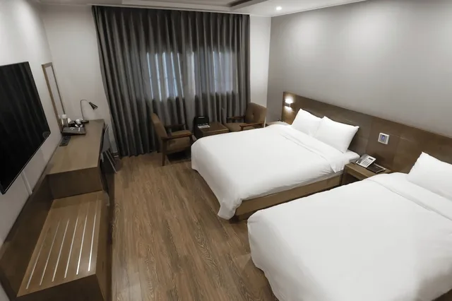Room, Twin Beds, 1 Double and 1 Single Bed, Pearl Business Hotel 3/4