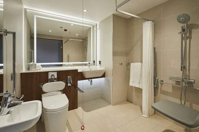 غرفة بسرير كينج، Courtyard by Marriott London City Airport 3/6