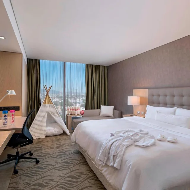غرفة بريميوم بسرير كينج بإطلالة على المدينة، THE WESTIN GUADALAJARA 2/8
