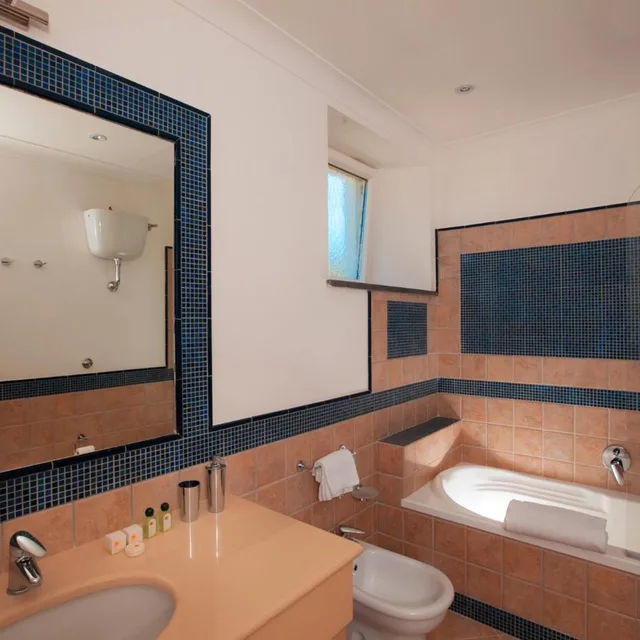 غرفة سوبيريور بسرير مزدوج بإطلالة على البحر، Villa Ceselle 5/10