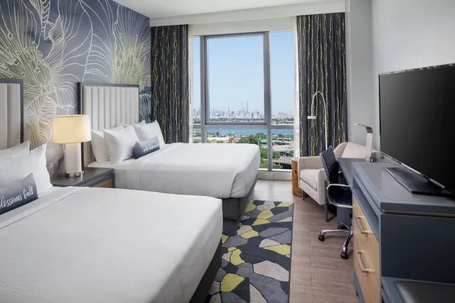 غرفة قياسية بسريرين كوين، Hotel Indigo Flushing 1/2