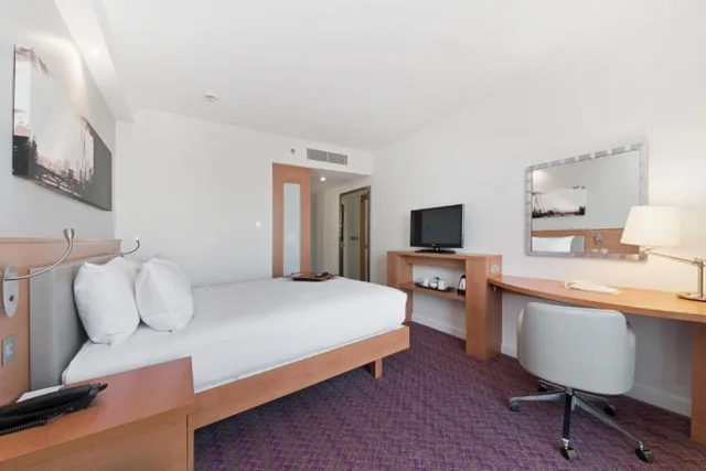 غرفة مفردة بسرير مزدوج، Hampton by Hilton London Waterloo Hotel 2/2