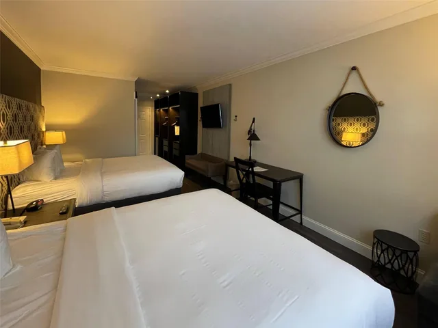 Upgrade, 2 Queen Beds، The Century House Ascend Hotel Collection 4/10