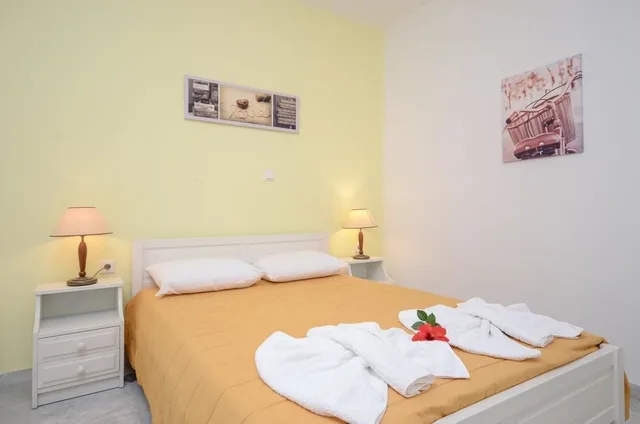 شقة بسرير مزدوج وسريرين منفصلين بغرفتي نوم في الطابق الأرضي، Hotel Francesca 1/5