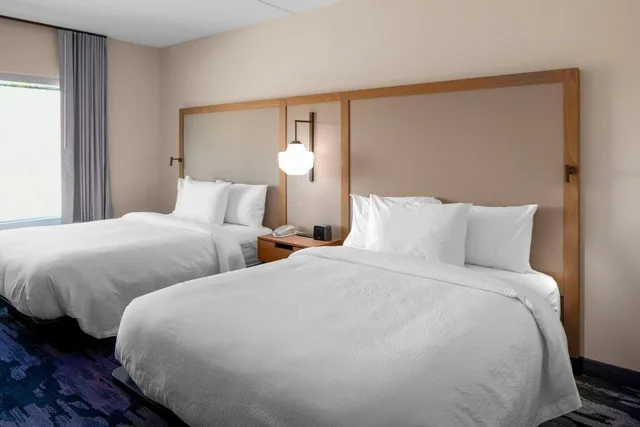 جناح بسريرين كوين مع أريكة بحوض استحمام لذوي الإعاقة، Fairfield Inn & Suites by Marriott Somerset 2/6