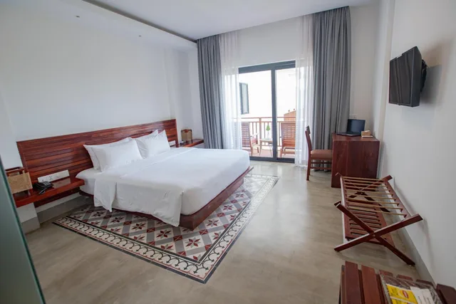غرفة ديلوكس بسرير مزدوج بإطلالة على المسبح بشرفة، DACO Hotel 3/10