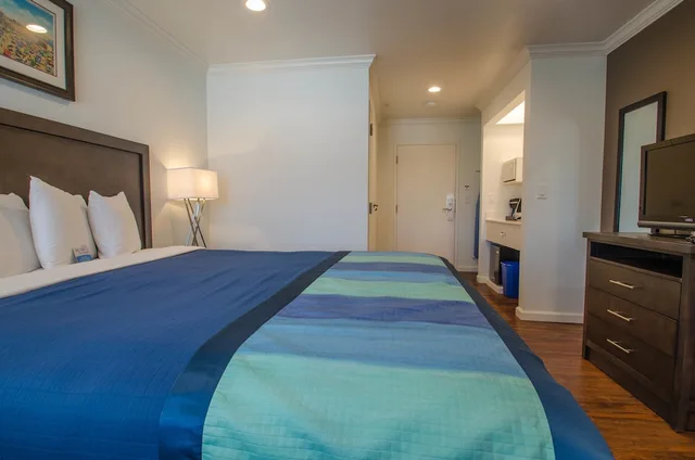 Room, King Bed, Annex, Continental Inn 4/5