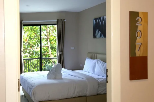 غرفة قياسية بسرير كينج، The Coconut Hotel 4/8
