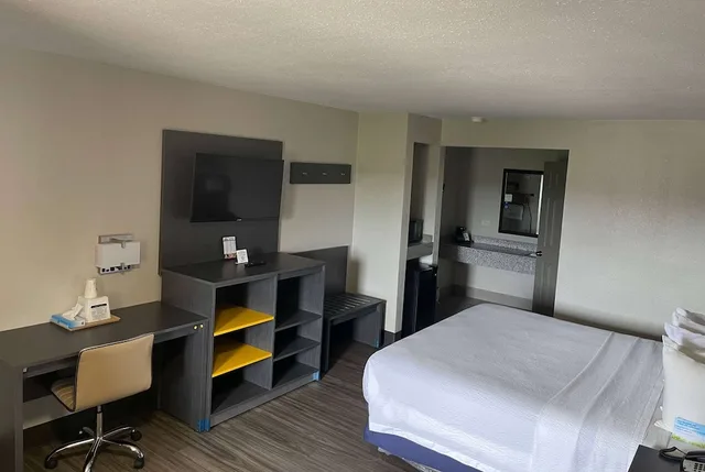 غرفة قياسية بسرير كينج، Days Inn by Wyndham Ruston LA 4/7