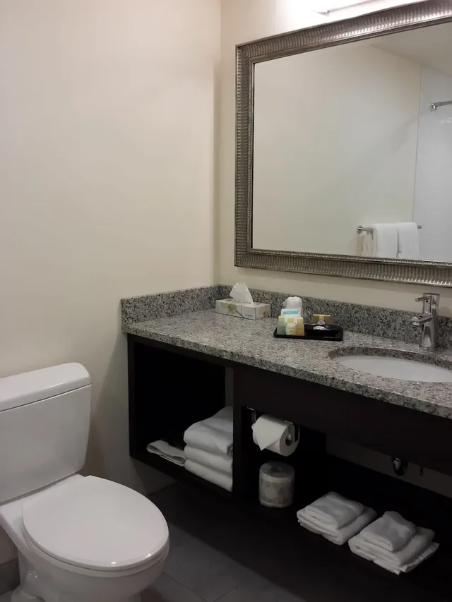 غرفة بسرير كينج بشرفة، Belfast Harbor Inn 7/8