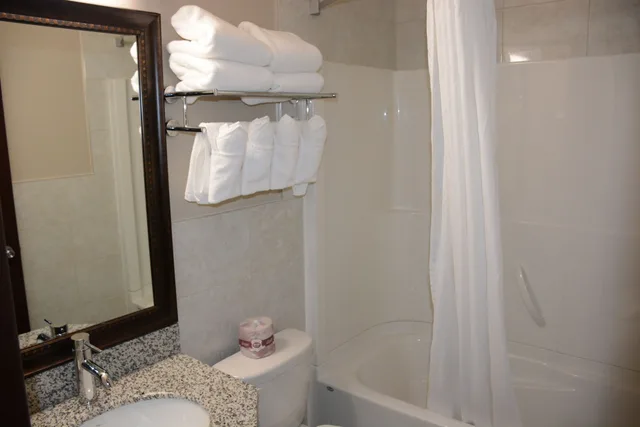غرفة بسريرين مزدوجين، Travelodge by Wyndham Lethbridge 6/6
