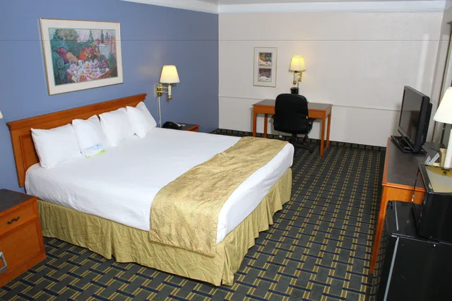 غرفة بسرير كينج لذوي الإعاقة، Days Inn By Wyndham Houston 1/10