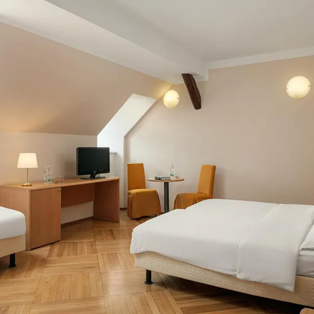غرفة ثلاثية بسرير فردي، Hotel Roma Prague 2/10