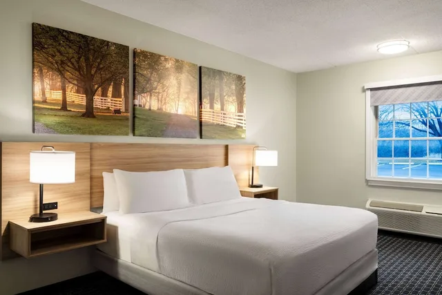 غرفة بسرير كينج، Days Inn Suites By Wyndham Lancaster Amish Country 2/5