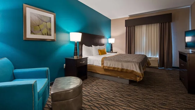 غرفة قياسية بسرير كينج، Best Western Plus Hiawatha Hotel 6/10