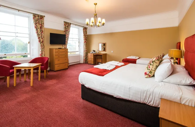 غرفة كلوب عائلية بسرير مزدوج وسريرين منفصلين، Cliffden Hotel 2/8