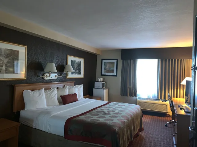 غرفة بسرير كينج لذوي الإعاقة، Ramada By Wyndham Portland 4/8