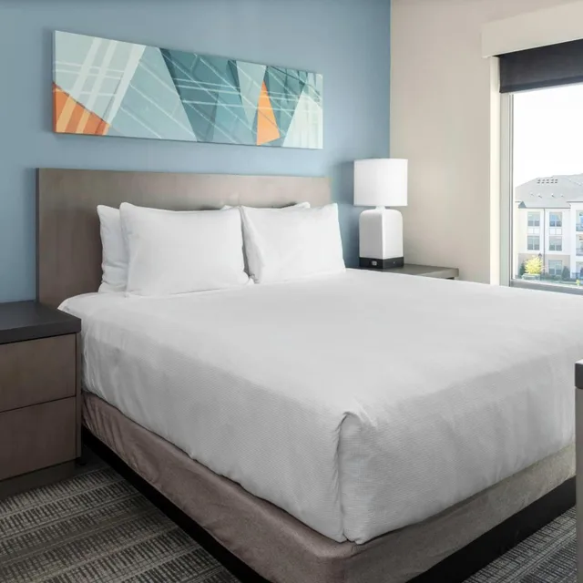 جناح استوديو بسرير كينج مع أريكة بمطبخ، Hyatt House Charlotte Rea Farms 2/3