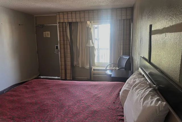غرفة بسرير كينج لغير المدخنين، La Casa Inn Albany Near Tifton US 82 9/10