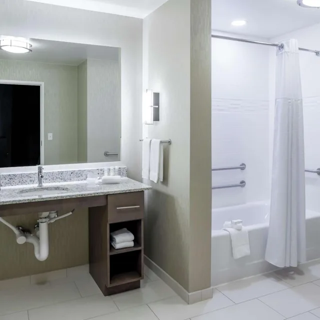 جناح بسرير كينج مع أريكة لذوي الإعاقة، Homewood Suites By Hilton Cape Canaveral-Cocoa Beach 5/6