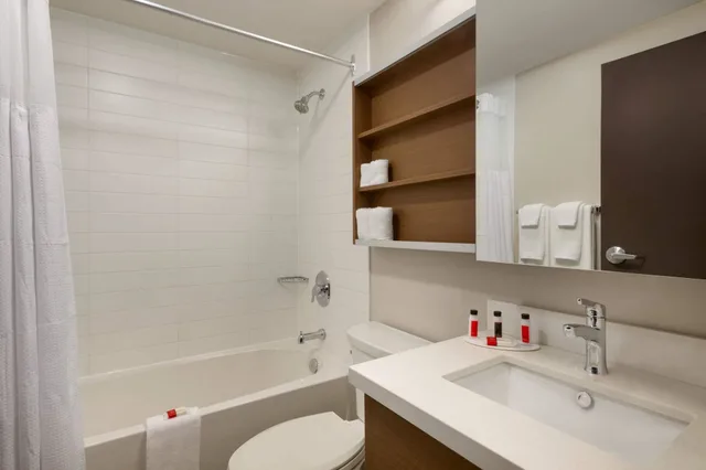 غرفة بزنس بسريرين كوين، Microtel Inn & Suites by Wyndham Oyster Bay 6/9