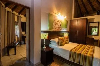 غرفة عائلية بغرفتي نوم، Emdoneni Lodge with Animal Care and Rehab Centre 1/1
