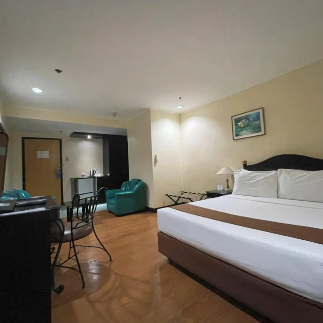 Junior Suite, Golden Peak Hotel and Suites powered by Cocotel 2/10