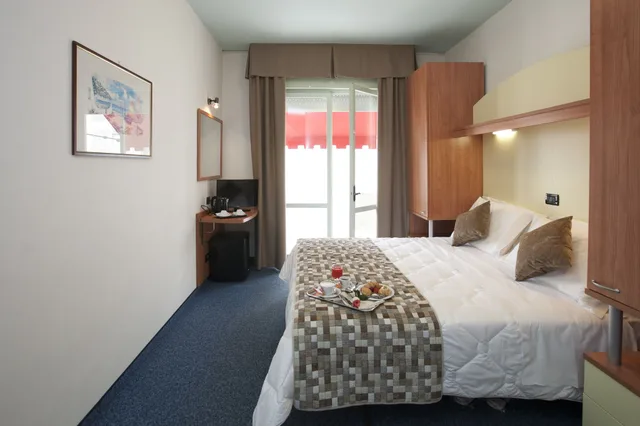 Standard, Double and Bunk Bed, Partial Sea View, Hotel Derby 1/6