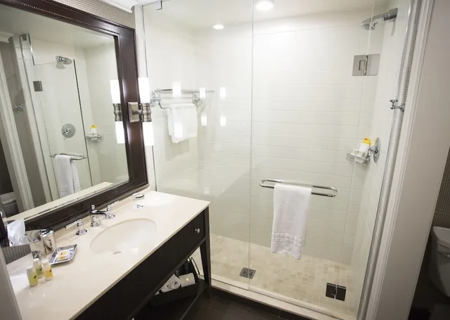 Deluxe, Single, 2 Queen Beds, Garden View, Terrace، The Atherton Hotel At OSU 3/6