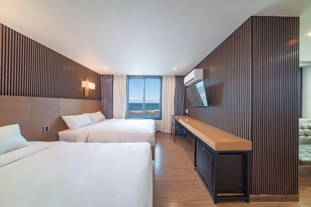 جناح ملكي، Hotel Two-Y 1/1