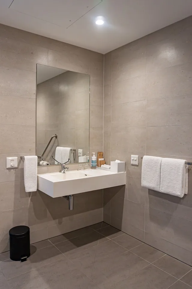 غرفة قياسية بسرير كوين لذوي الإعاقة، Novotel Melbourne South Wharf 7/8
